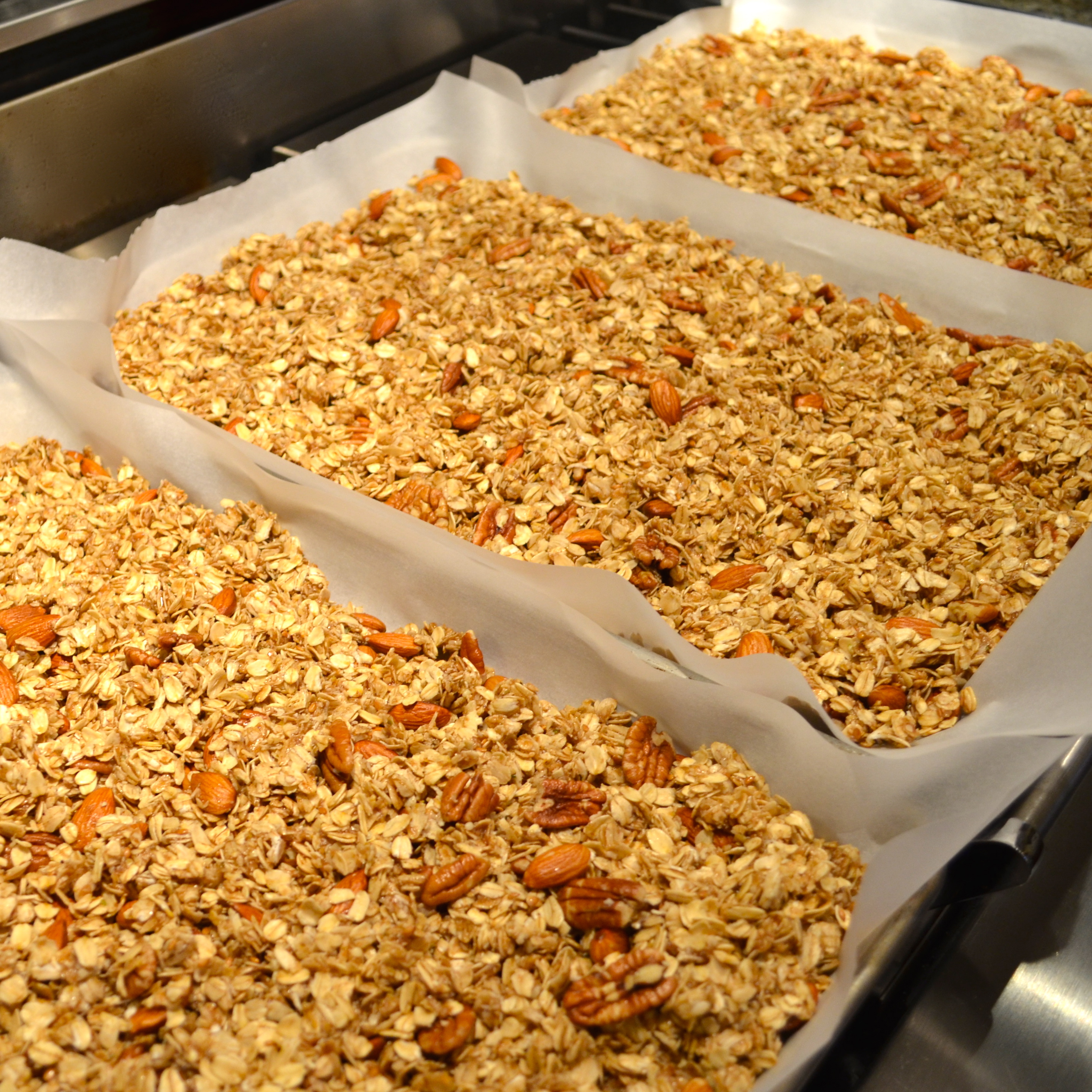 THE VERY BEST HOMEMADE GRANOLA RECIPE