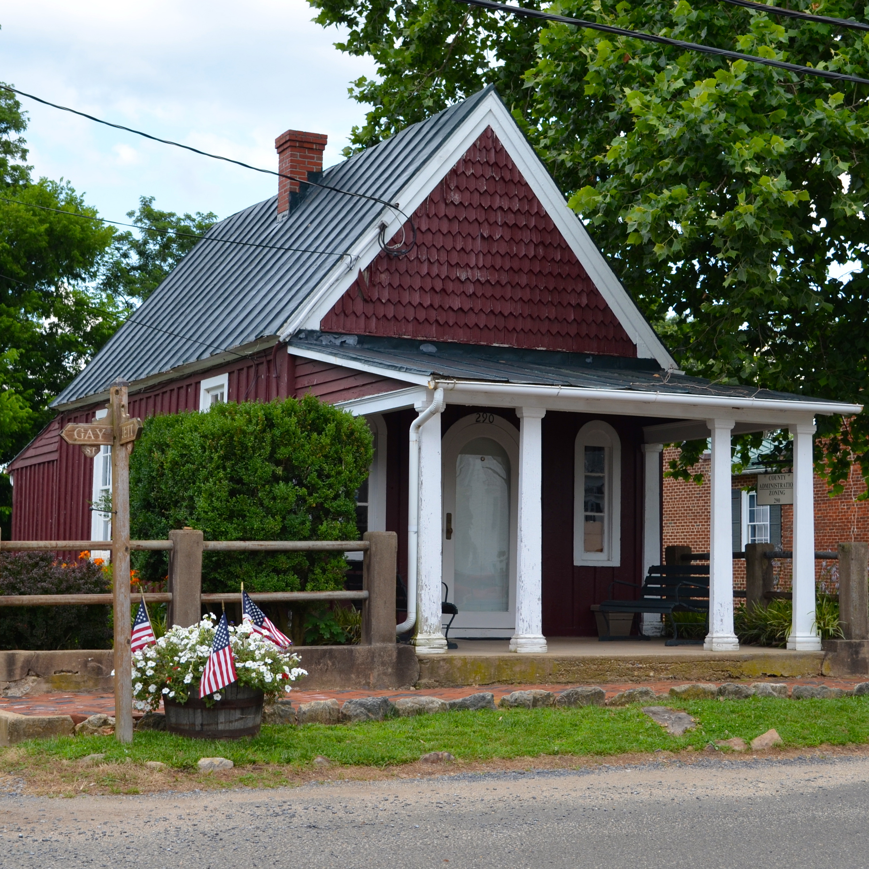 A VISIT TO UBER CHARMING LITTLE WASHINGTON