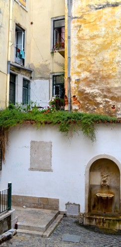  HOW TO SEE #LISBON #PORTUGAL IN A DAY | The #Alfama District | www.AfterOrangeCounty.com