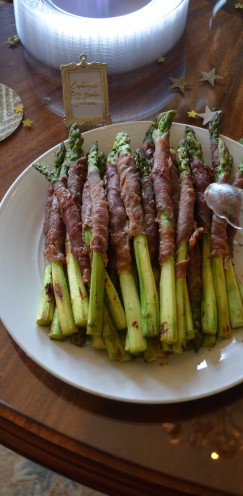 HOW TO HOST A VERY IMPRESSIVE #COCKTAIL #PARTY | Asparagus wrapped in Proscuitto | www.AfterOrangeCounty.com