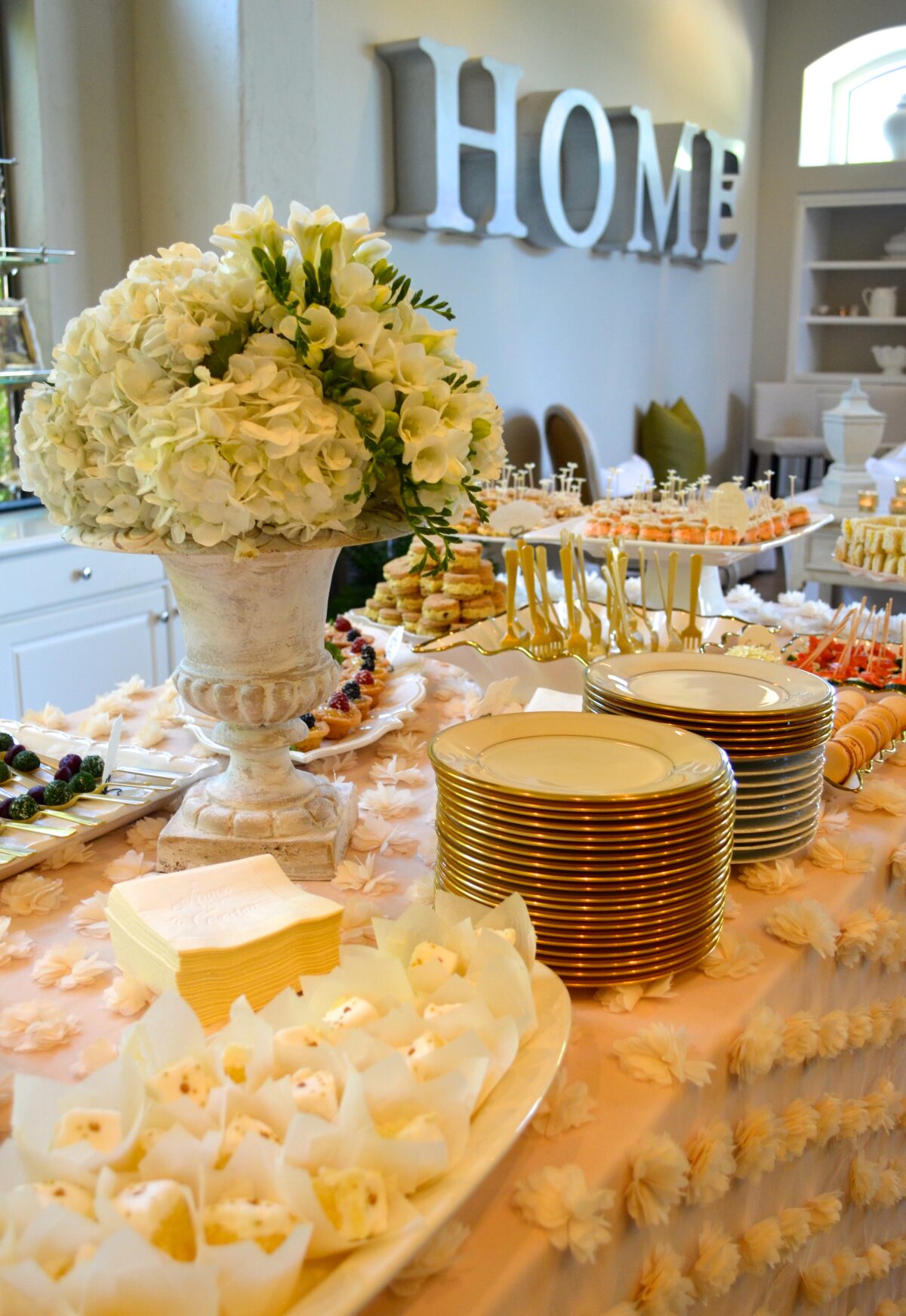 HOW TO HOST A BEAUTIFUL BRIDAL SHOWER
