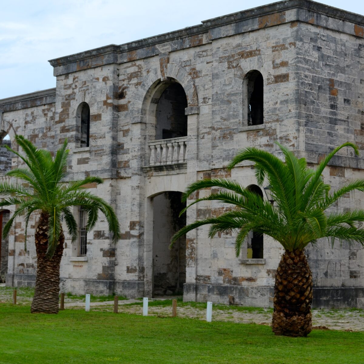 best-things-to-do-at-royal-naval-dockyard-bermuda-bobo-and-chichi