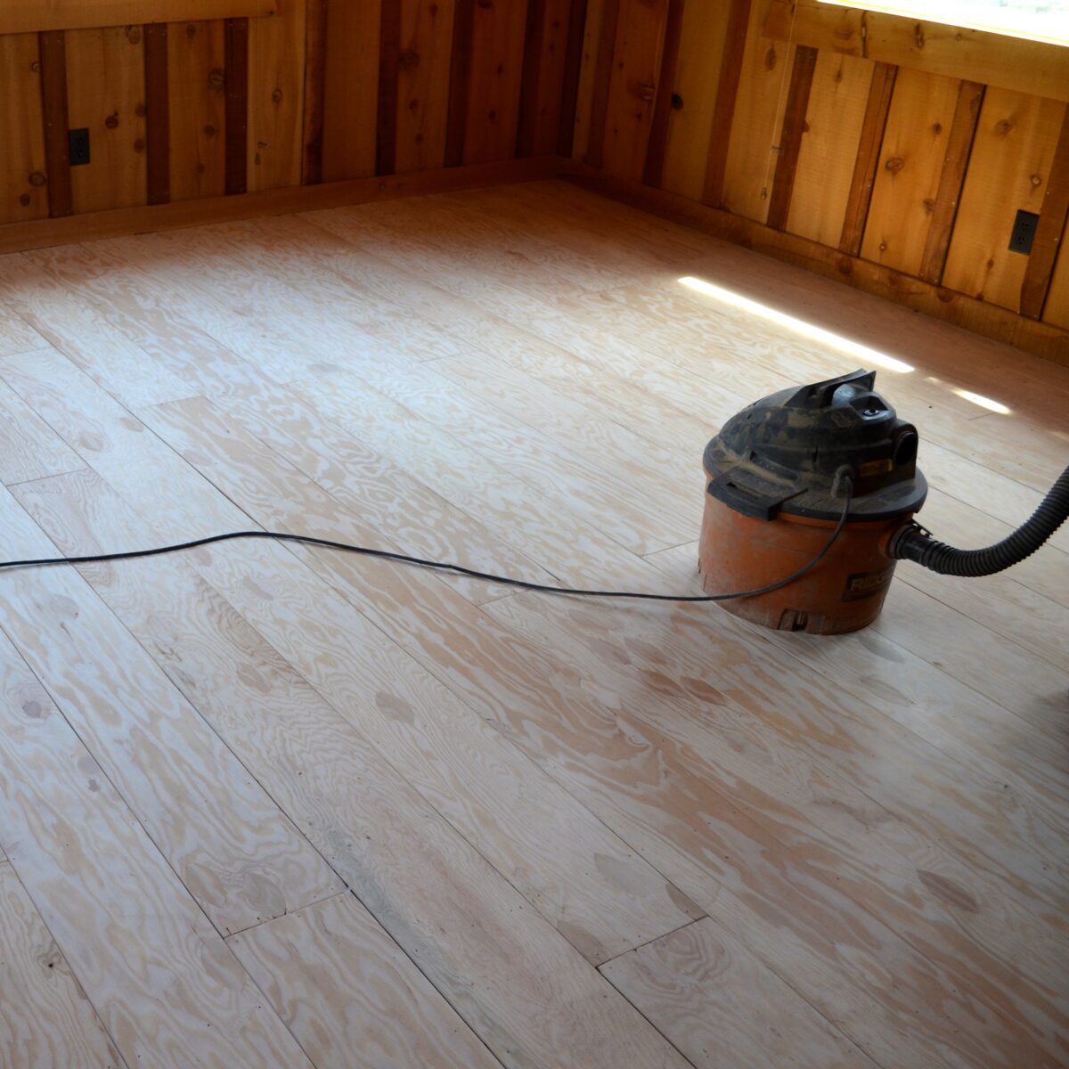 HOW TO CREATE BEAUTIFUL PLANK FLOORING OUT OF PLYWOOD