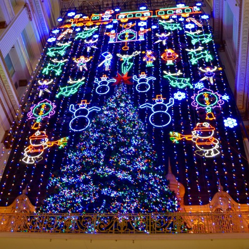 A POSTCARD FROM PHILADELPHIA | Holiday Light Show at Macy's | www.AfterOrangeCounty.com