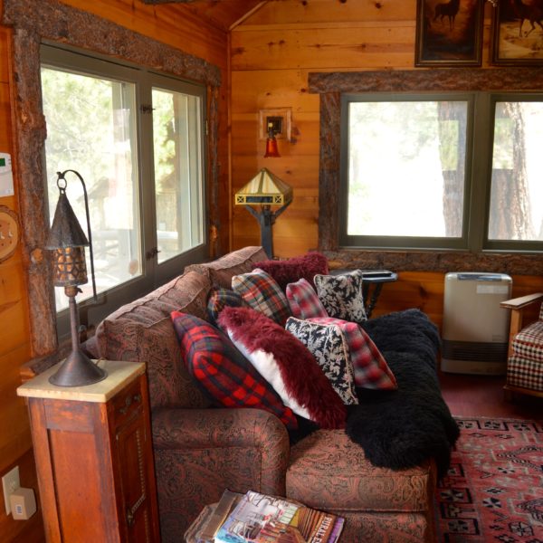 TOUR THE CHARMING FORMER LAKE HOUSE OF REBECCA ROMIJN AND JERRY O’CONNELL