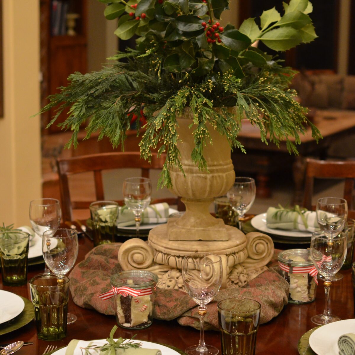 HOW TO PLAN AND HOST A LARGE DINNER PARTY