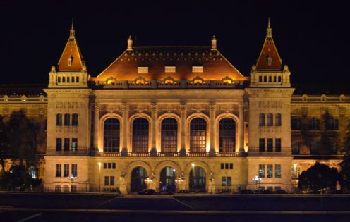 EXPLORING ENCHANTING BUDAPEST AT NIGHT | www.AfterOrangeCounty.com