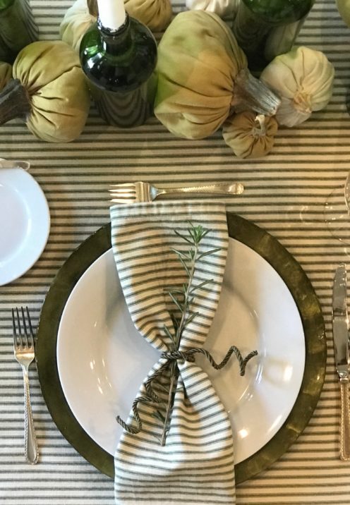 A SIMPLE YET LOVELY THANKSGIVING TABLESCAPE | www.AfterOrangeCounty.com