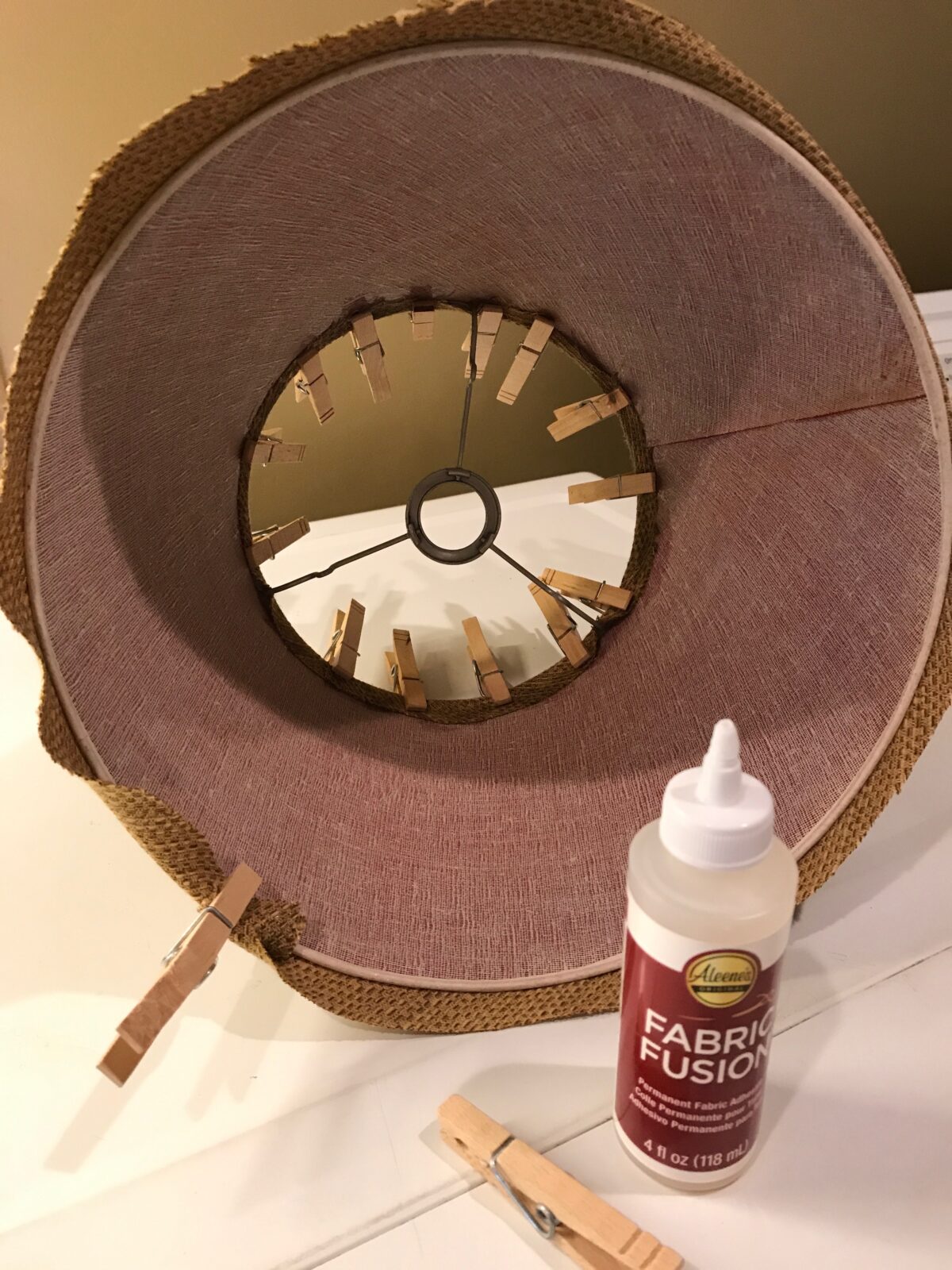 HOW TO RECOVER A LAMPSHADE WITH FABRIC