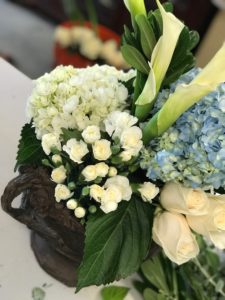 AMAZING DIY WEDDING FLOWERS ON A BUDGET | www.AfterOrangeCounty.com