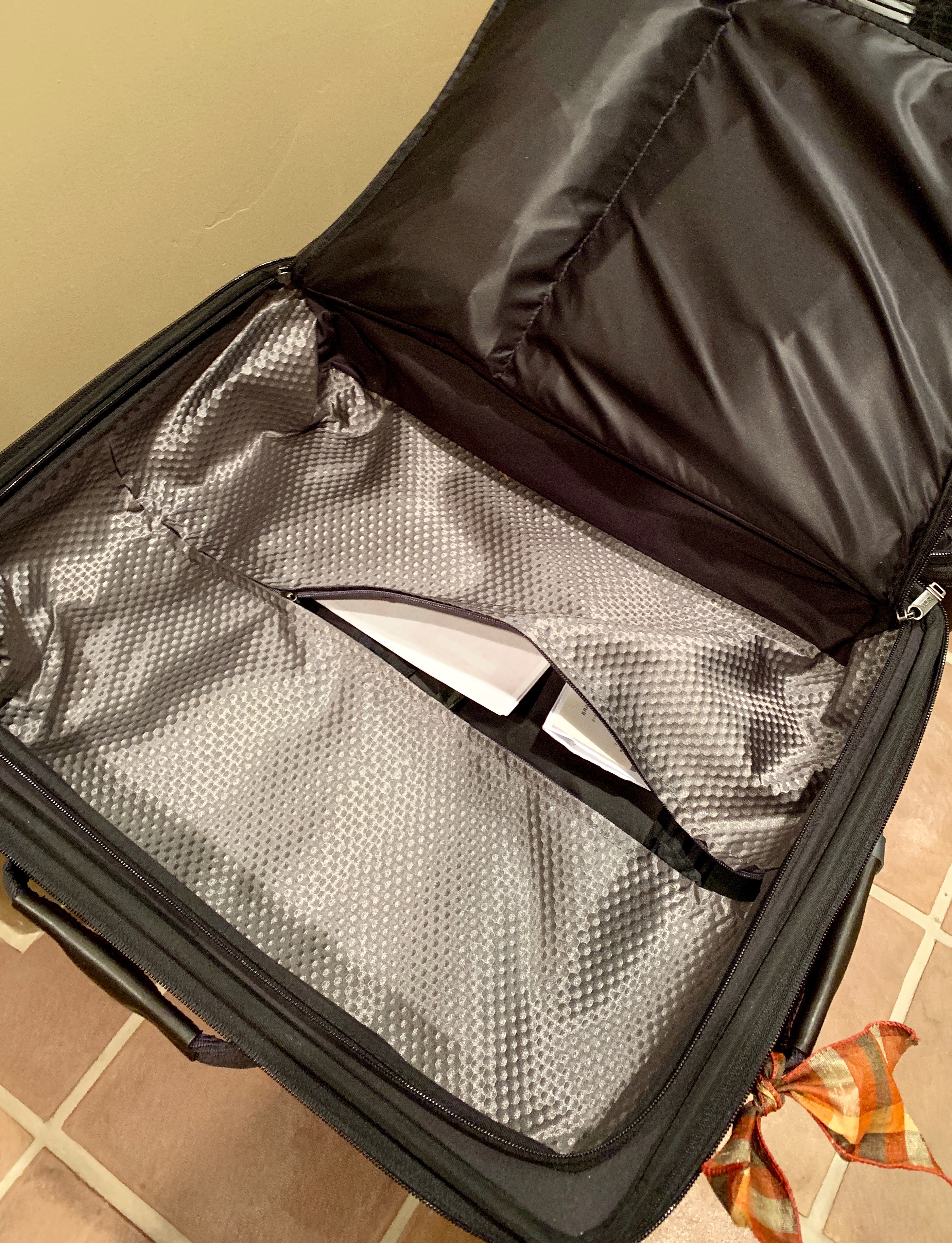 HOW TO PACK YOUR SUITCASE LIKE A PRO