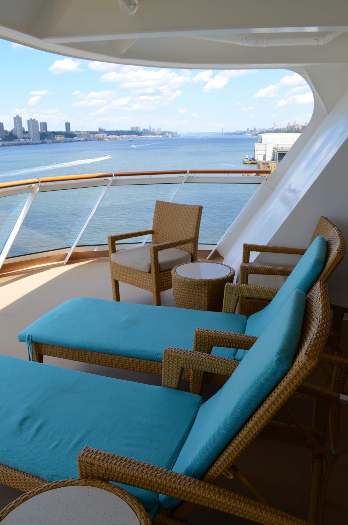 A TOUR OF NCL BREAKAWAY AFT FACING PENTHOUSE SUITE 10312