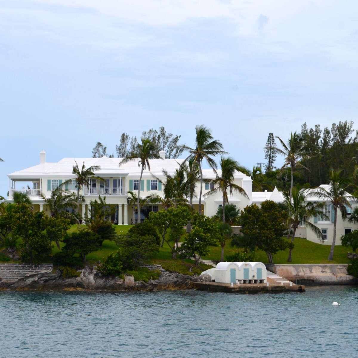 THE BEAUTIFUL HOMES, HOTELS & BEACHES OF BERMUDA