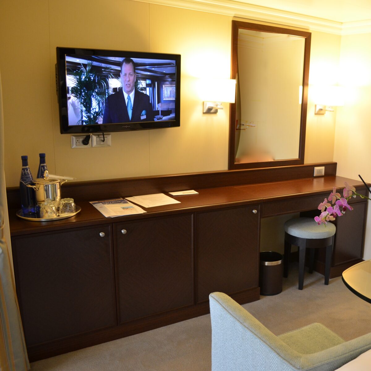 PENTHOUSE SUITE VS CONCIERGE VERANDA ABOARD OCEANIA’S RIVIERA - Penthouse Suite With Private Car Concierge